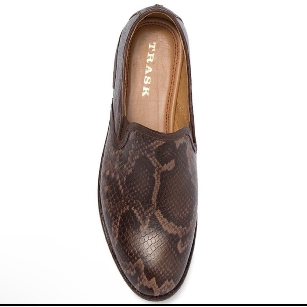 Brown Loafers with Snakeskin Texture and Rounded Toe
